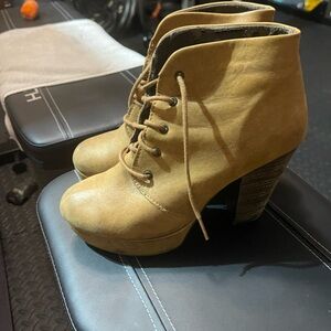 Steve Madden Tan Lace-Up Boots